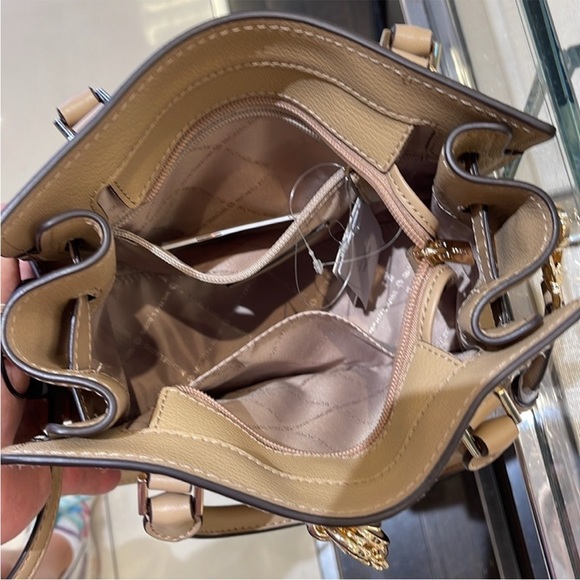 Michael Kors
Hamilton Small Satchel Leather - Picture 10 of 16